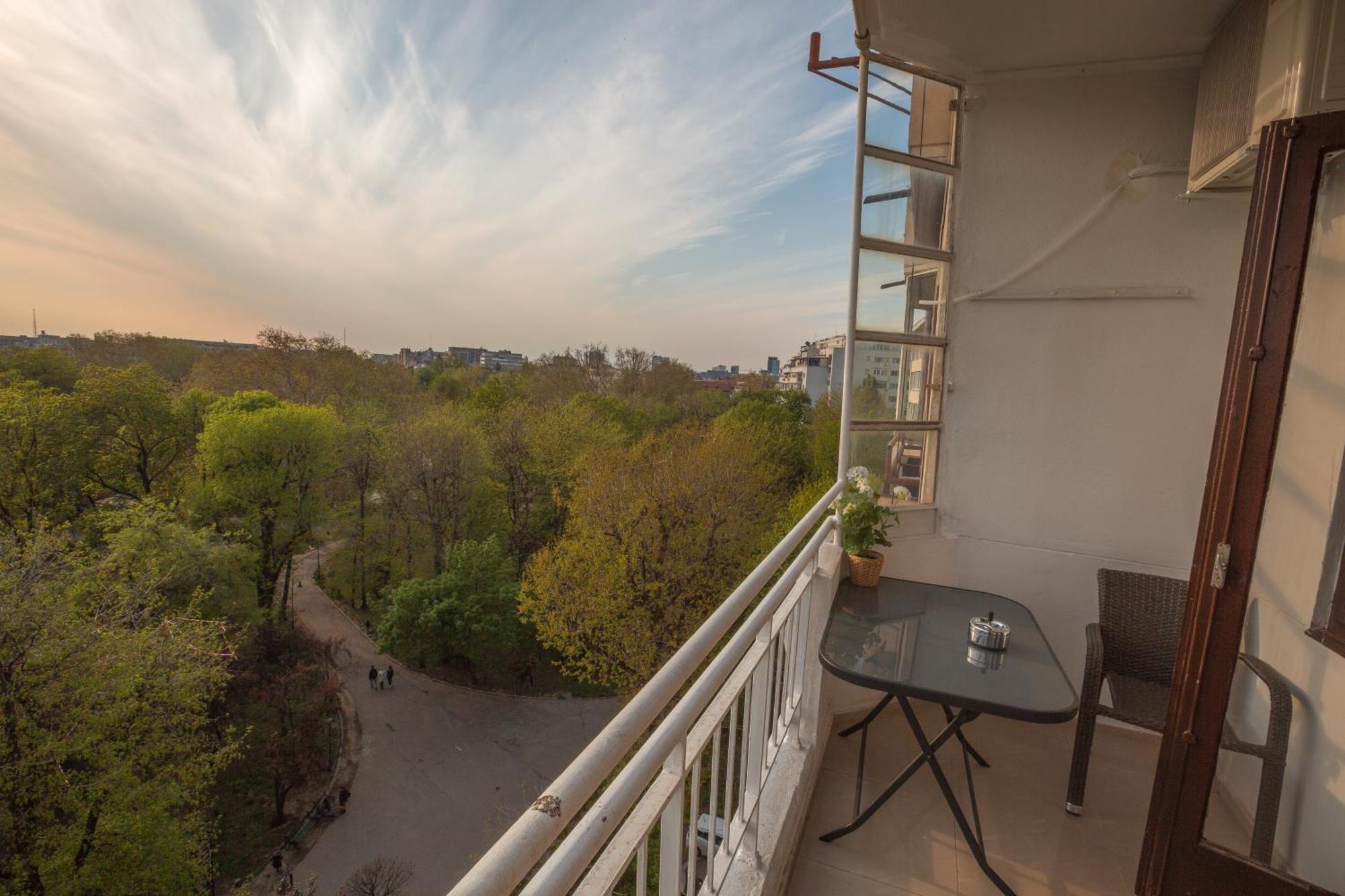 Spacious City View Apartment With Balcony Βουκουρέστι Εξωτερικό φωτογραφία