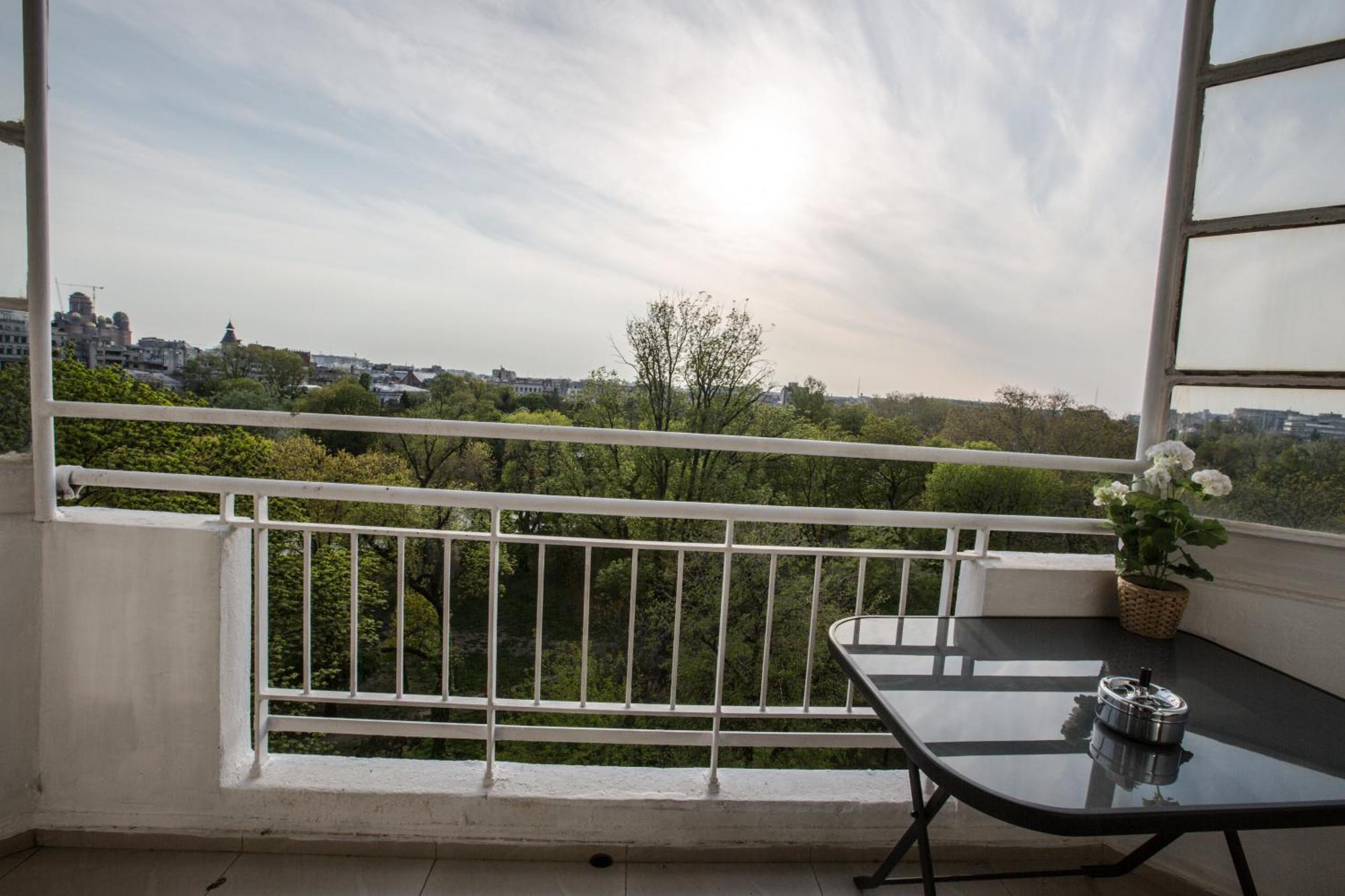 Spacious City View Apartment With Balcony Βουκουρέστι Εξωτερικό φωτογραφία